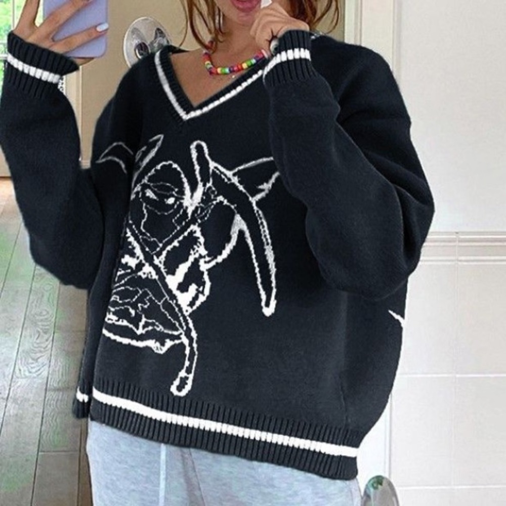 Print v-neck sweater